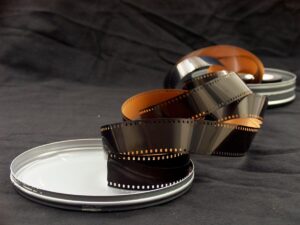 Péter Magyar e la fine di un’era: il documentario evento apre il Riviera International Film Festival